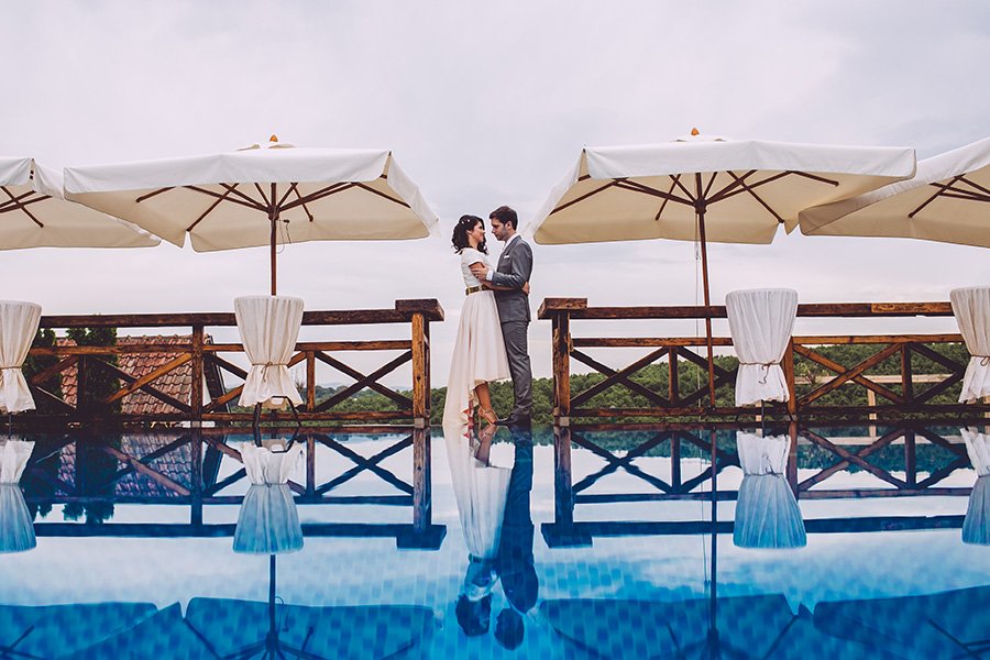 Jovana & Vladimir / wedding by the pool