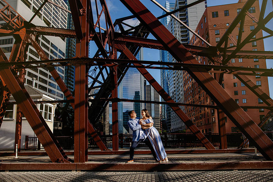 Downtown Chicago engagement session / Laura & RJ